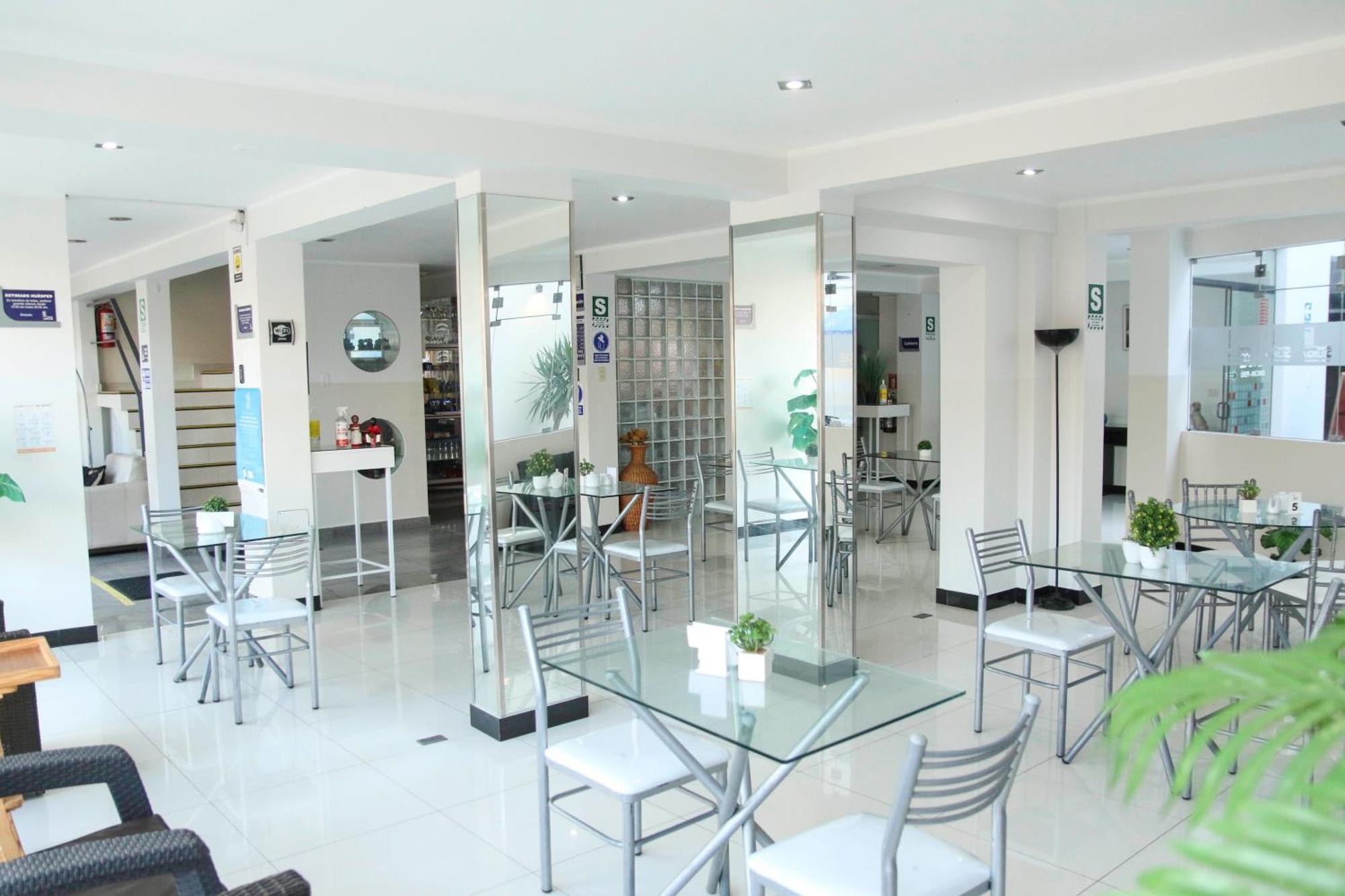 צ'ינצ'ה אלטה Hotel Venture מראה חיצוני תמונה