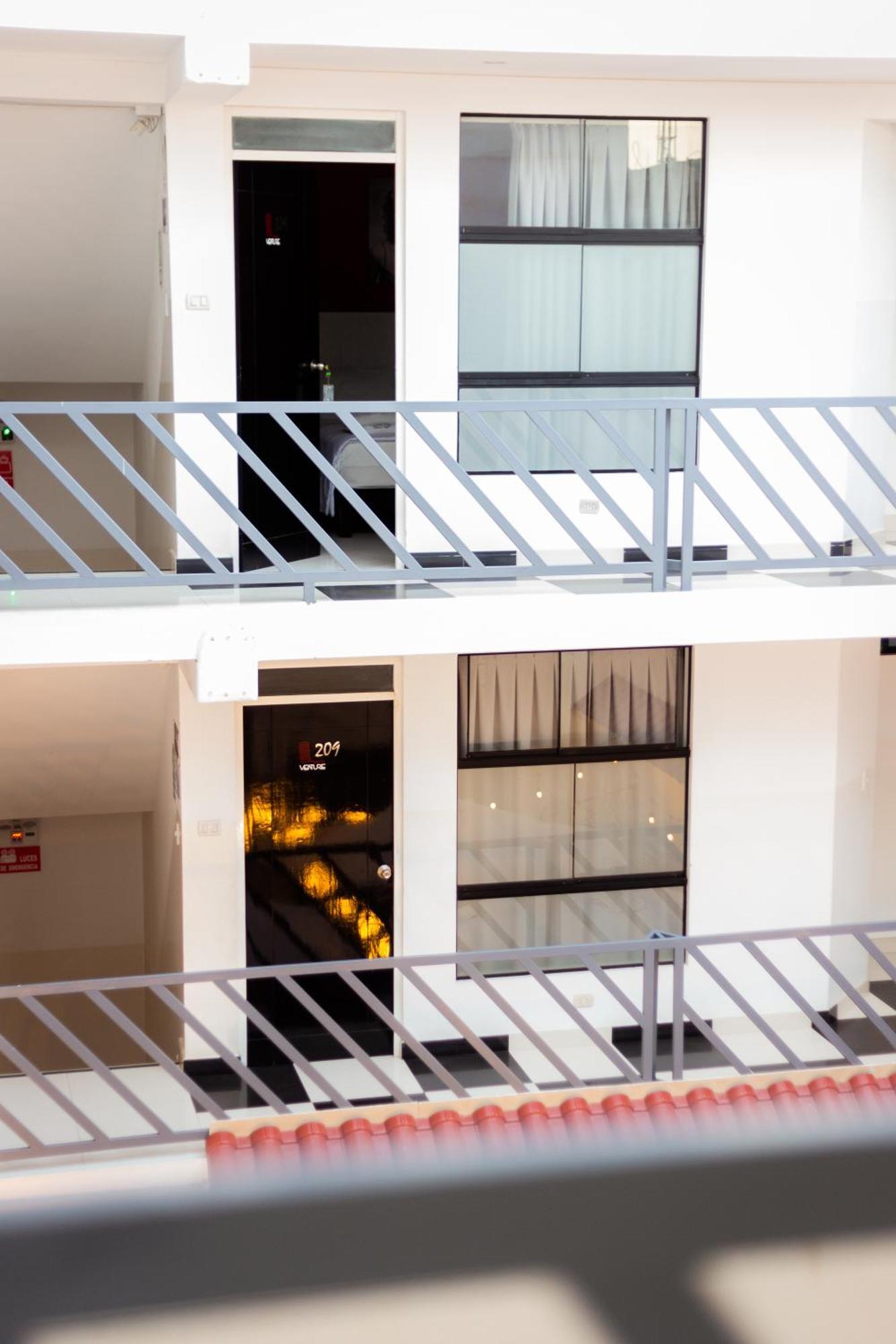 צ'ינצ'ה אלטה Hotel Venture מראה חיצוני תמונה