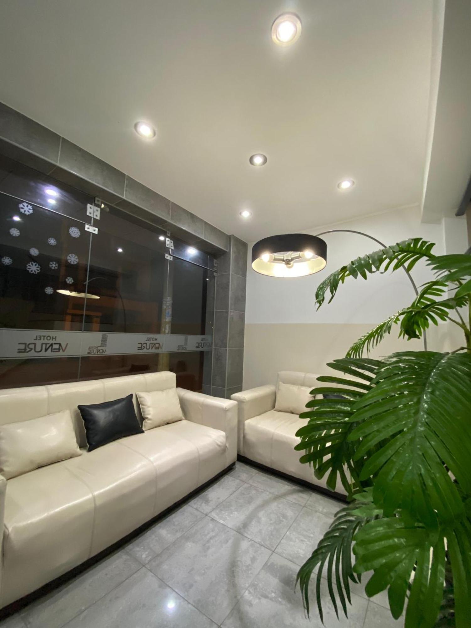 צ'ינצ'ה אלטה Hotel Venture מראה חיצוני תמונה