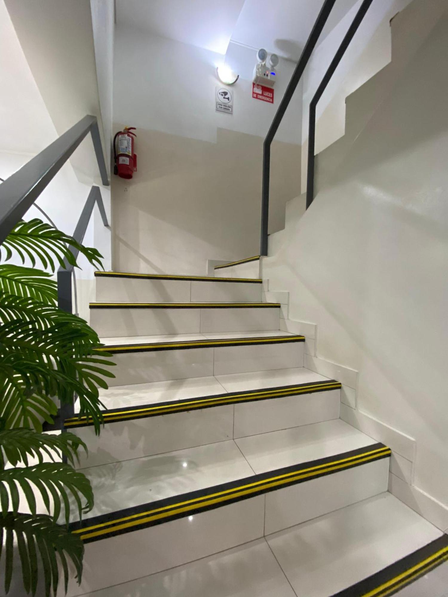 צ'ינצ'ה אלטה Hotel Venture מראה חיצוני תמונה