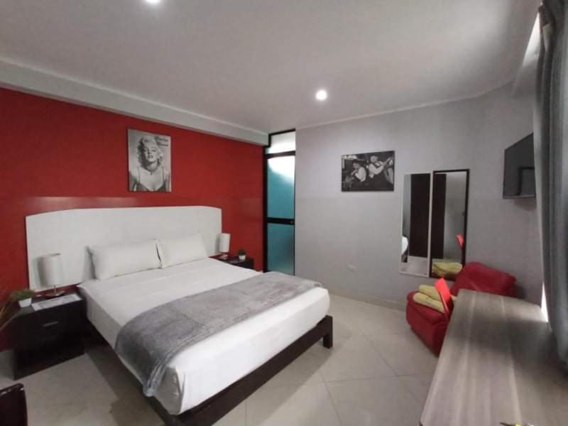 צ'ינצ'ה אלטה Hotel Venture מראה חיצוני תמונה