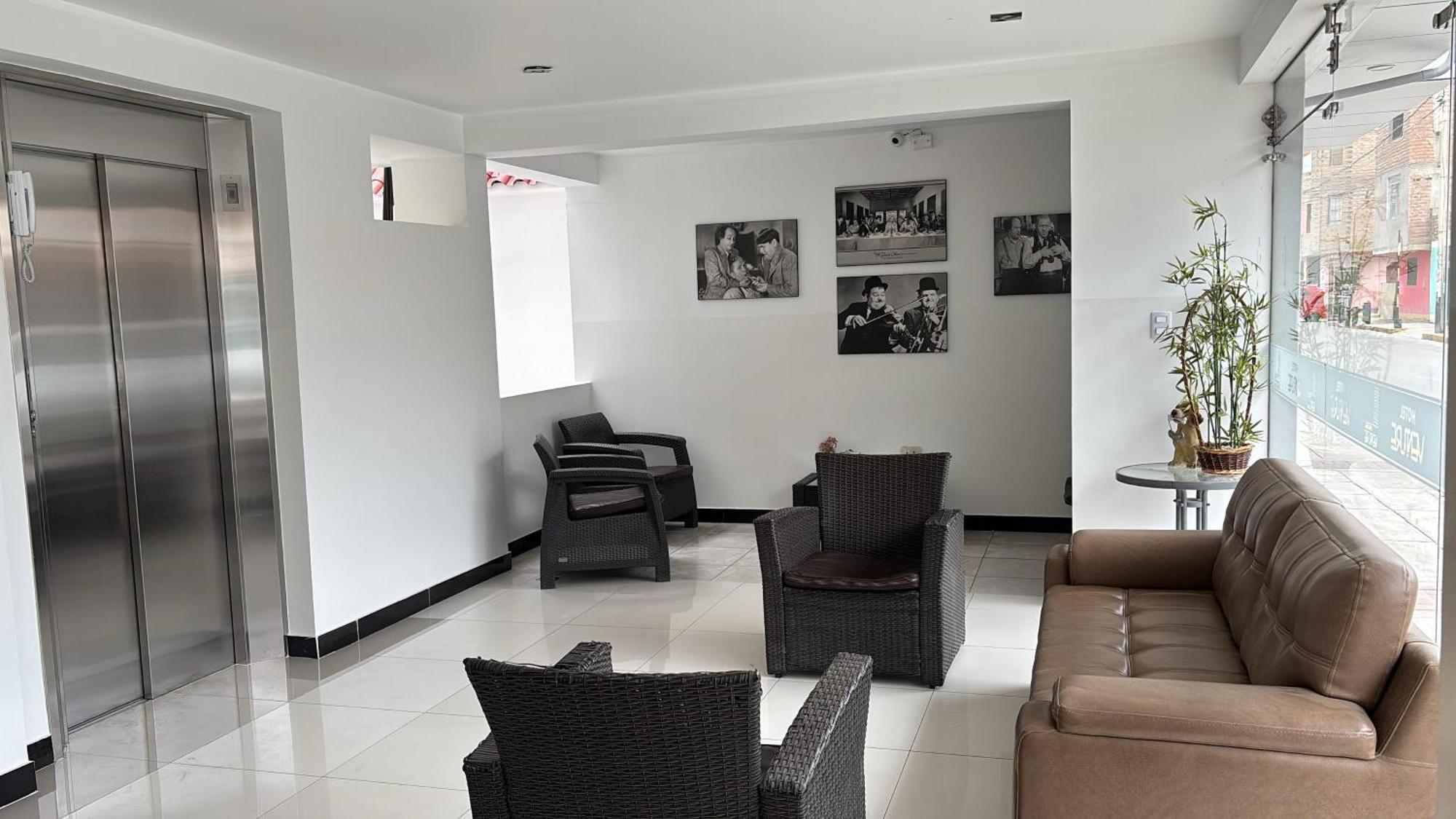 צ'ינצ'ה אלטה Hotel Venture מראה חיצוני תמונה